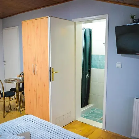 Gostinjska kuća Royal Tsv